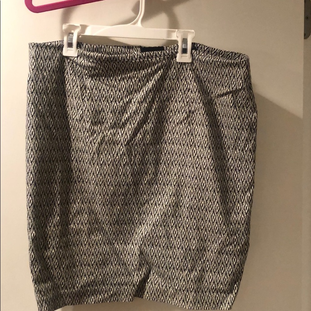 Black and White skirt printed